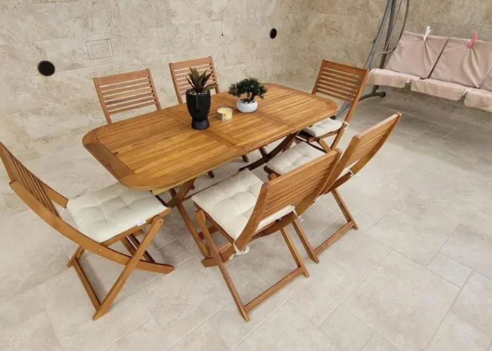 בית נופש The Sunflower *